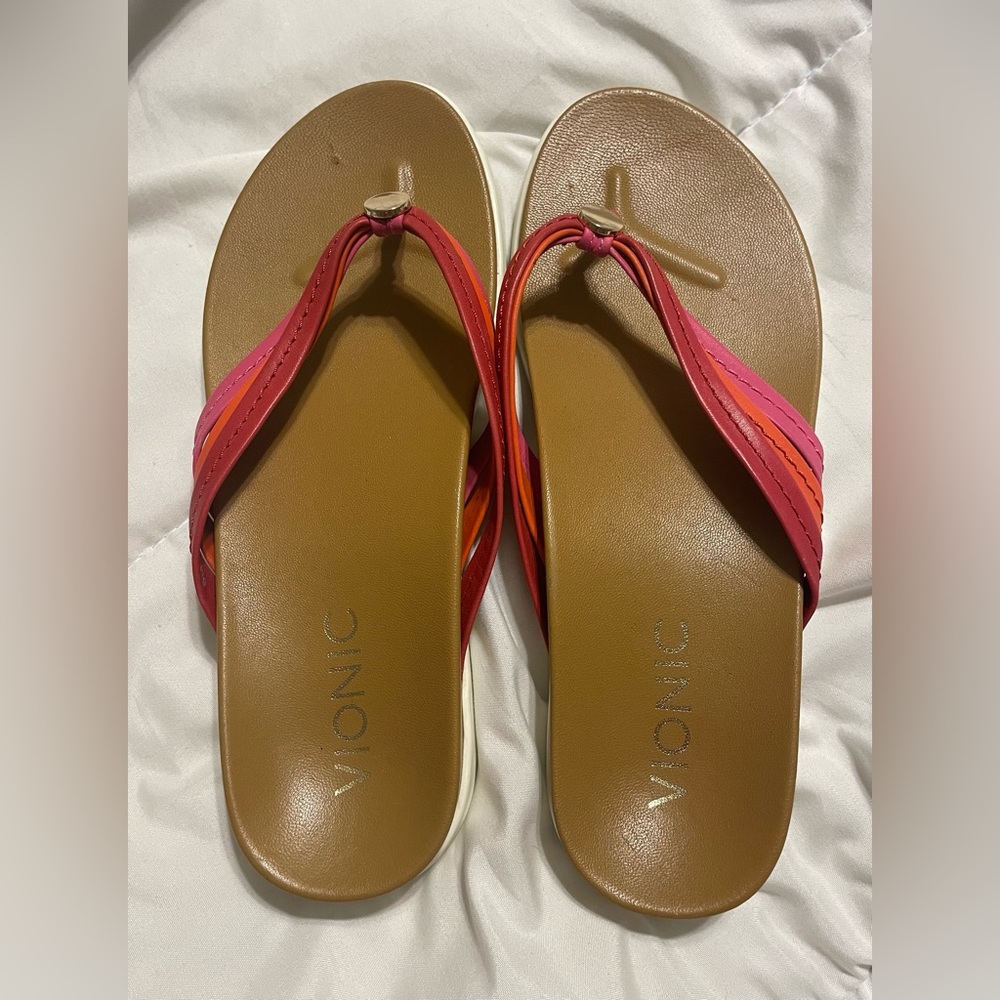 Vionic flip flops size 7